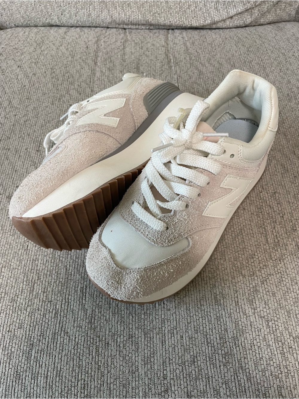✨Women’s New Balance 574 Platform Tennis Shoes Size 7.5 - Picture 2 of 10